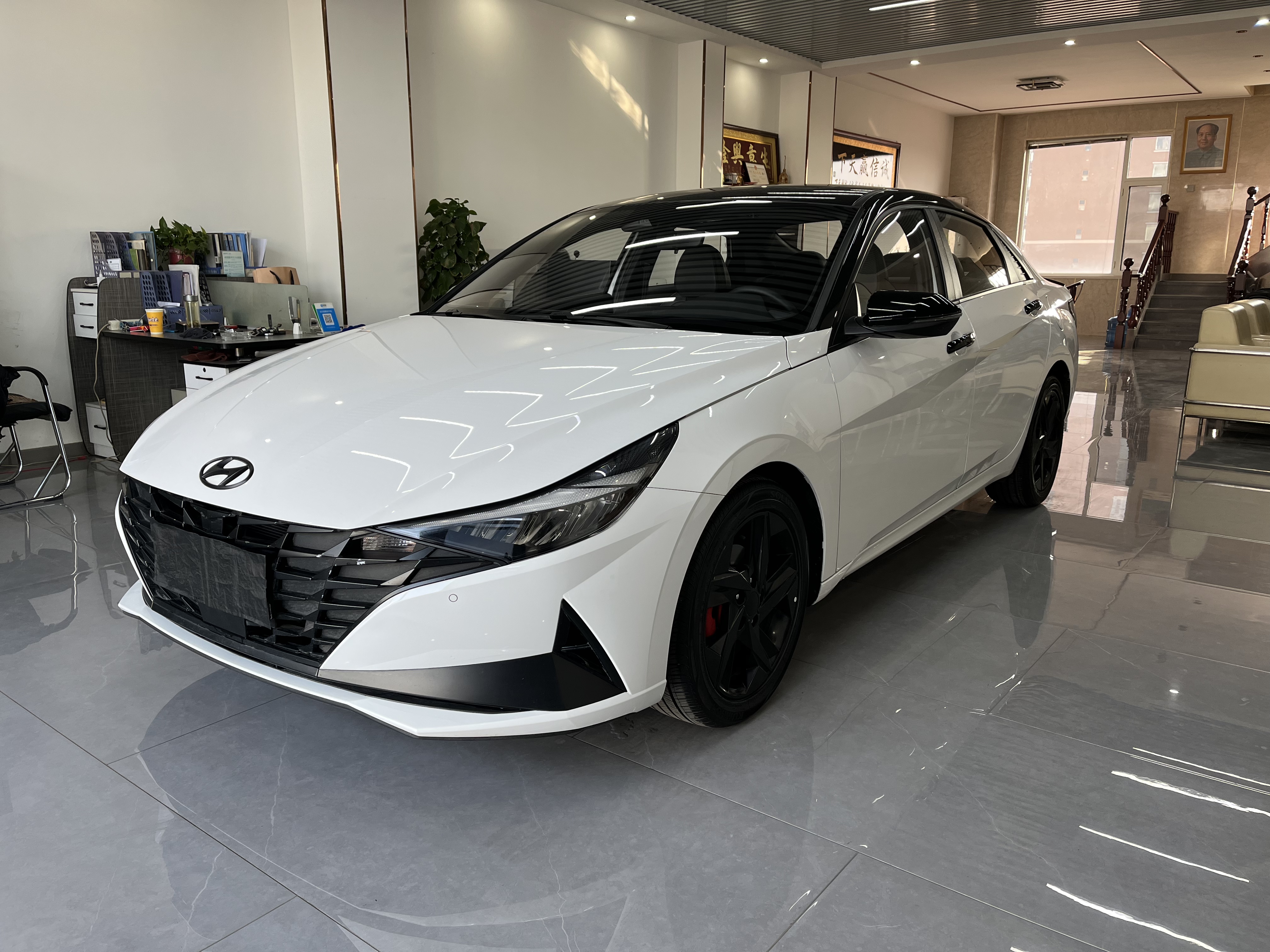 HYUNDAI Elantra