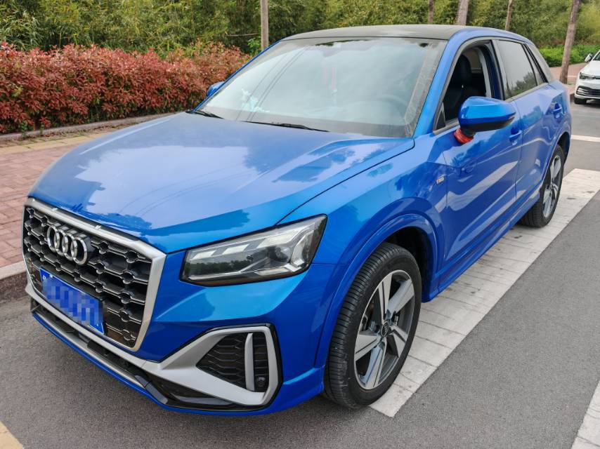 Audi Q2L 2021 35 TFSI Luxury Sport (Háohuá Dònggǎn Xíng)
