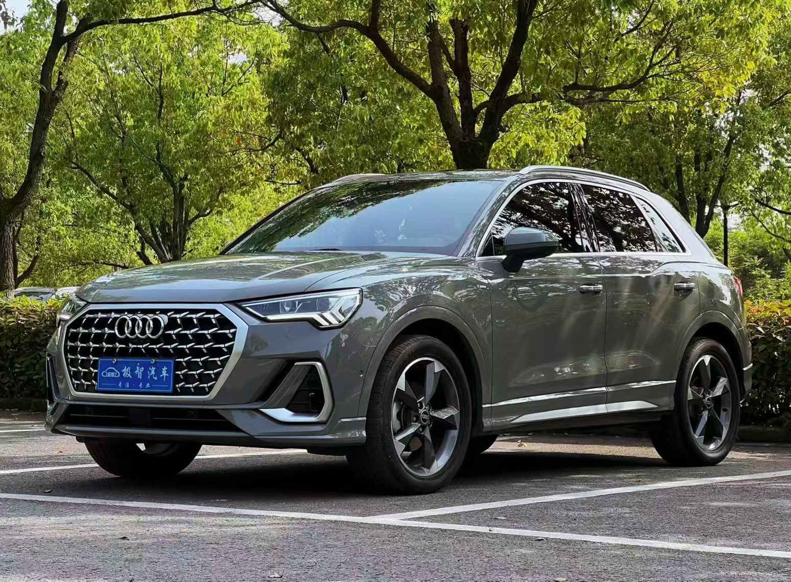 Audi Q3 2024 35 TFSI Fashion Sport (Shíshàng Dònggǎn Xíng)