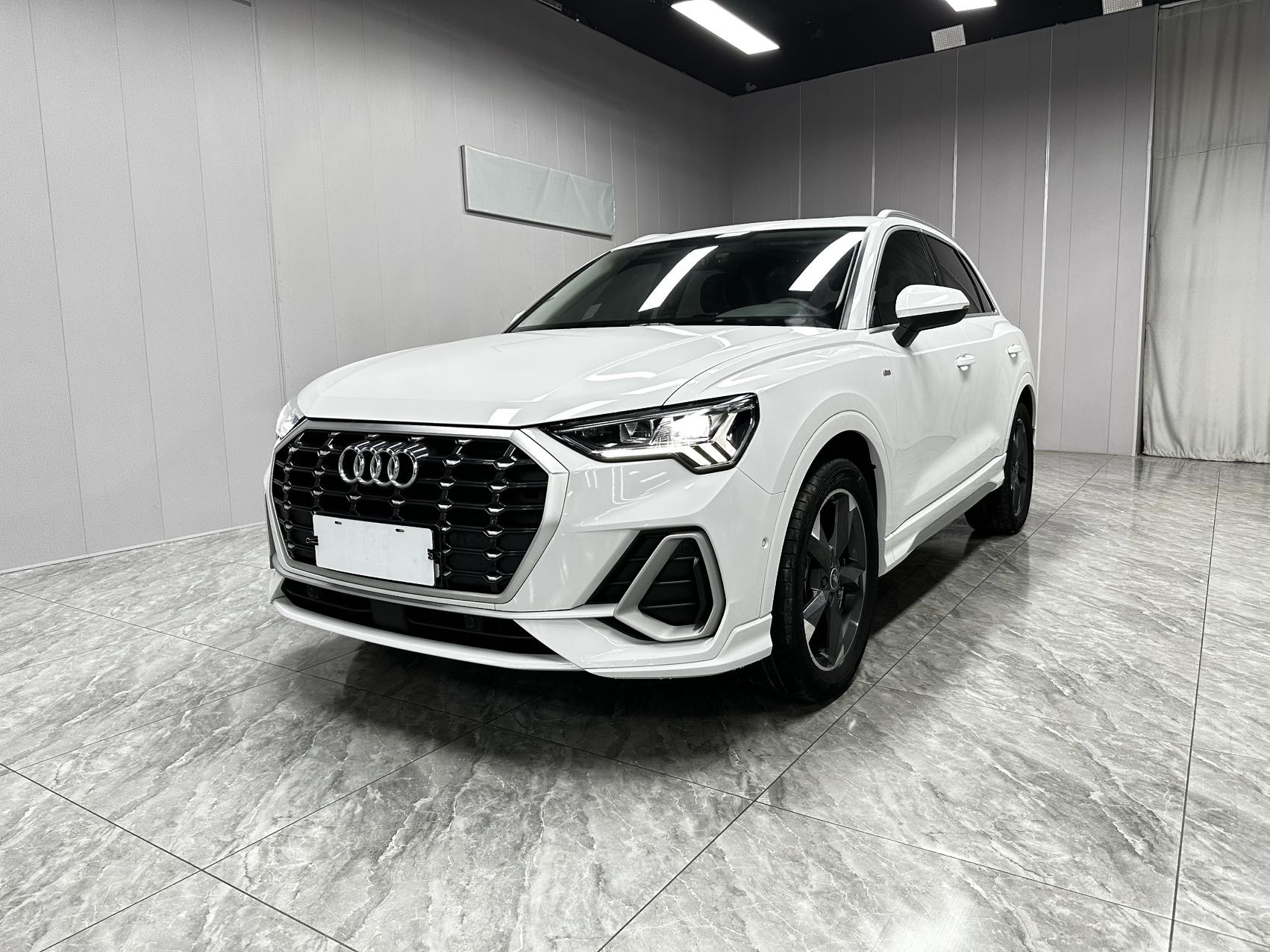Audi Q3 2023 35 TFSI Fashion Sport (Shíshàng Dònggǎn Xíng) (1.4T)