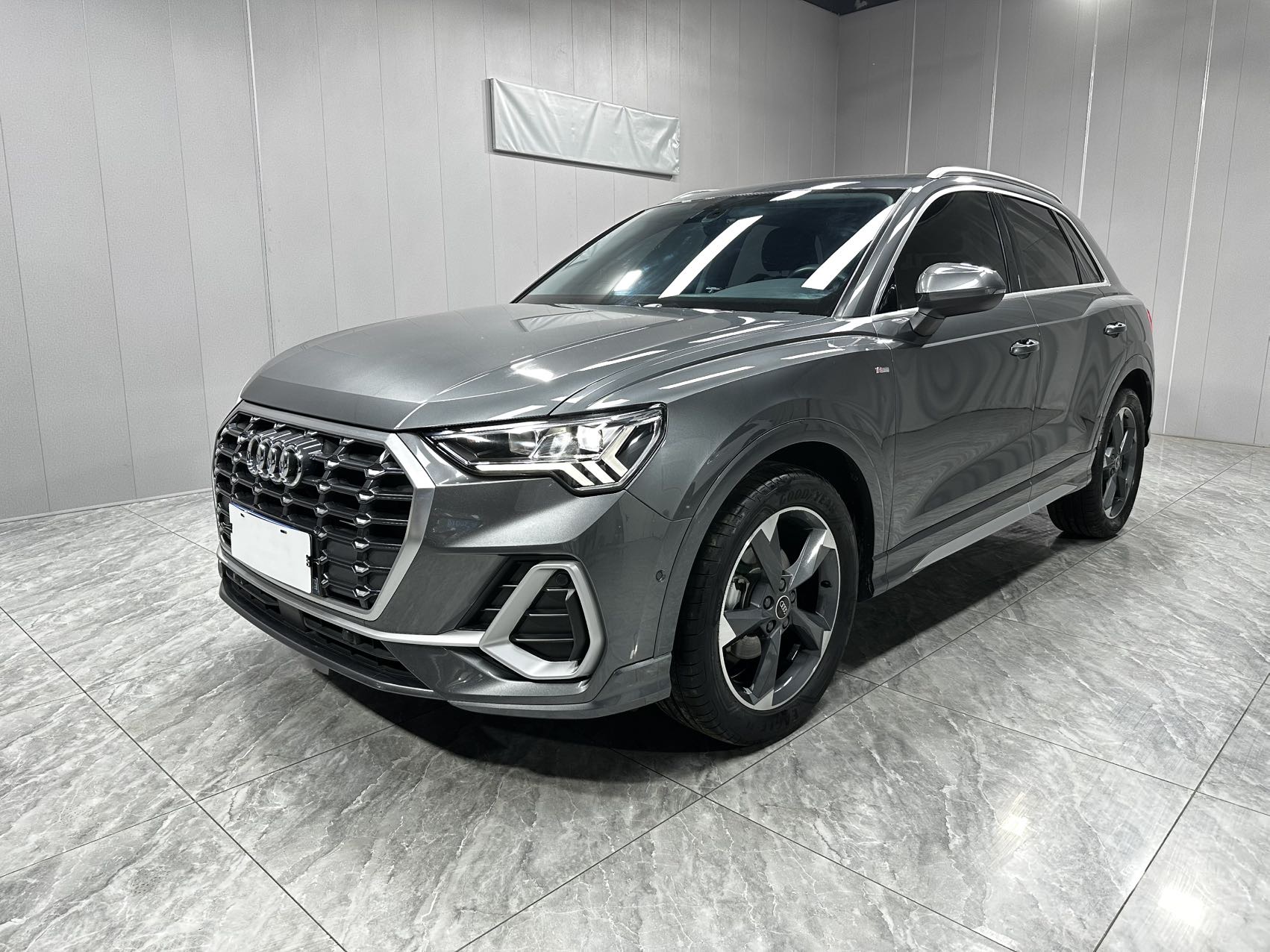 Audi Q3 2022 35 TFSI Fashion Sport (Shíshàng Dònggǎn Xíng)