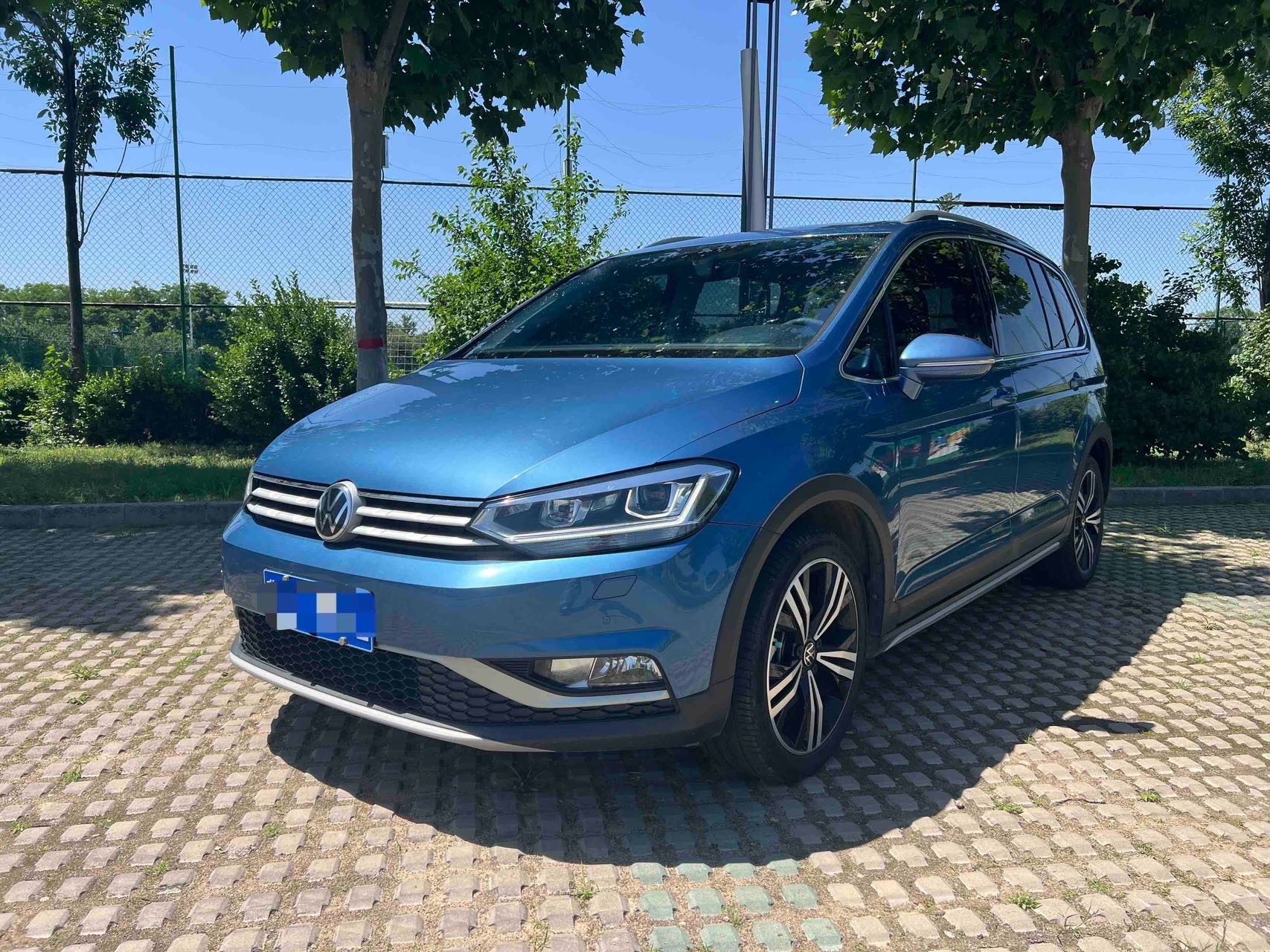 Volkswagen Touran 2021 Touran L 280TSI DSG Frontier Luxury (Tuòjiè Háohuá Bǎn) 6-seat