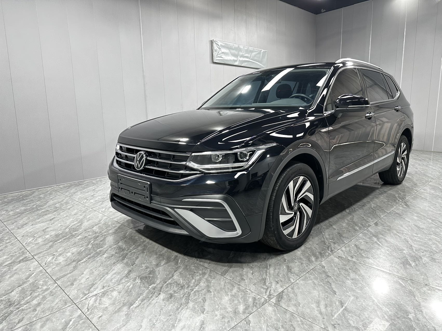 Volkswagen Tiguan L 2023 280TSI Auto 2WD Trendy Limited Edition (Zìdòng Liǎng Qū Cháochuàng Xiàndìng Bǎn)