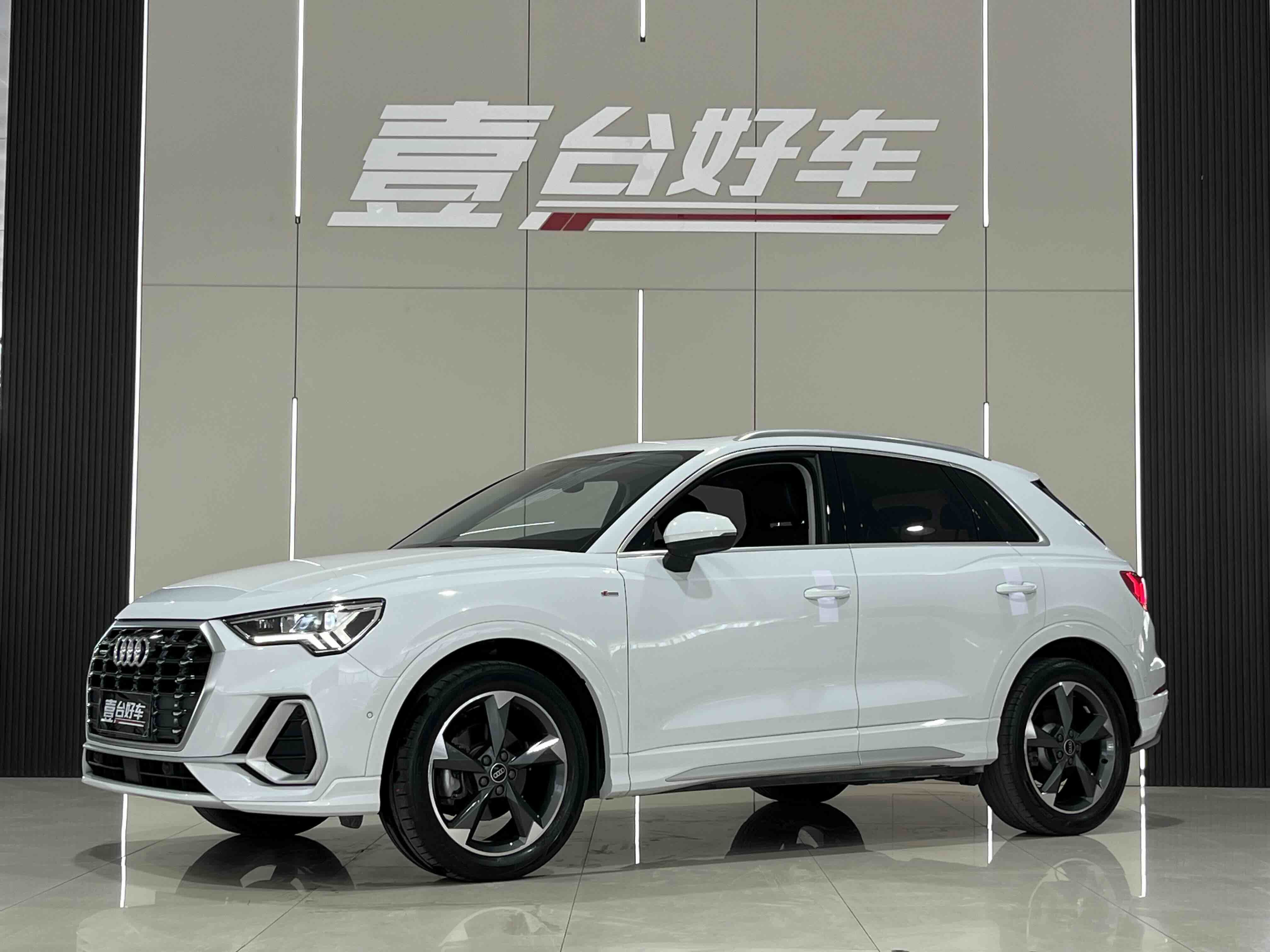 Audi Q3 2022 35 TFSI Fashion Sport (Shíshàng Dònggǎn Xíng)