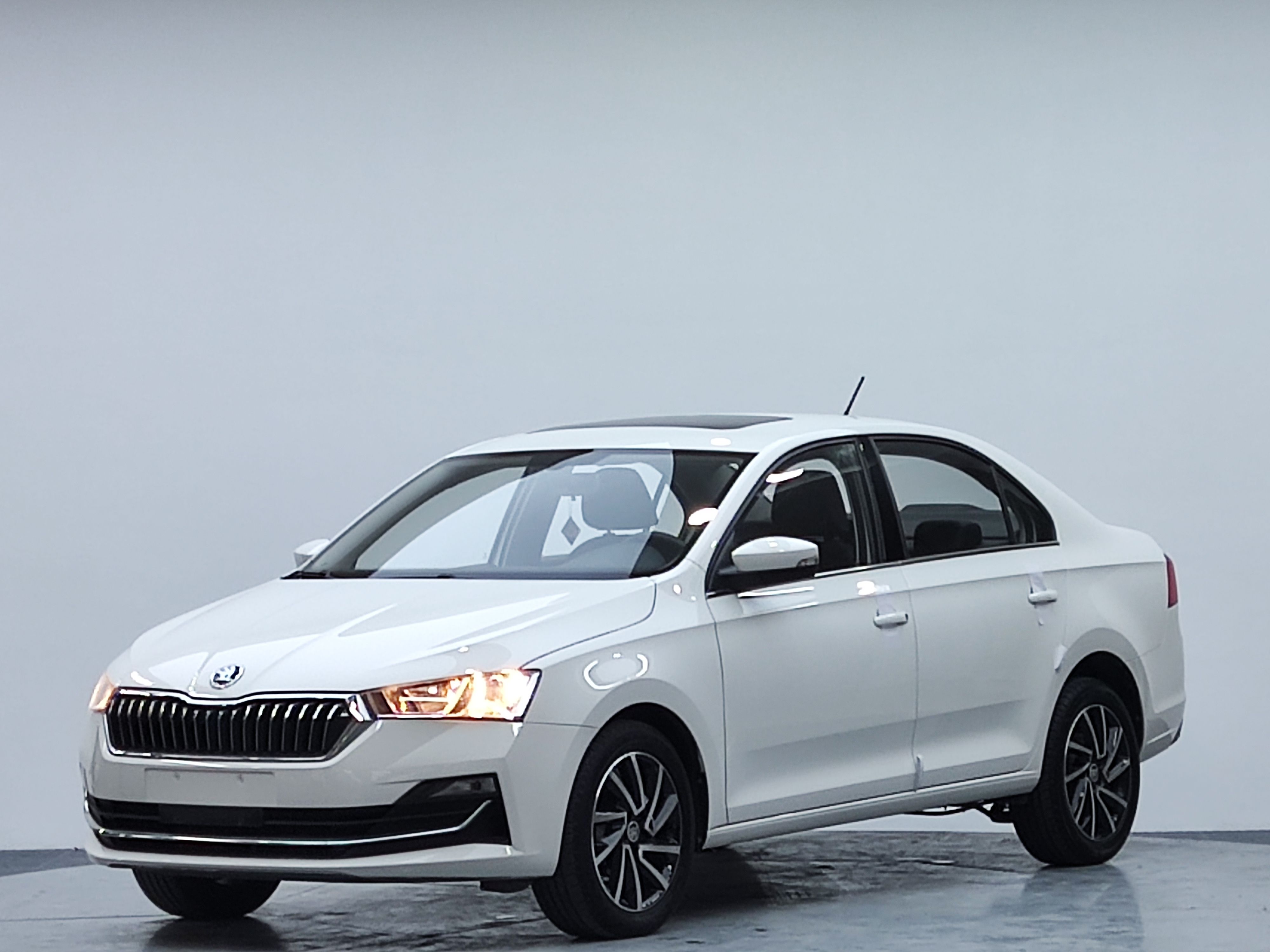 Skoda Rapid 2022 1.5L Automatic Comfort Edition (Shūxiǎng Bǎn)