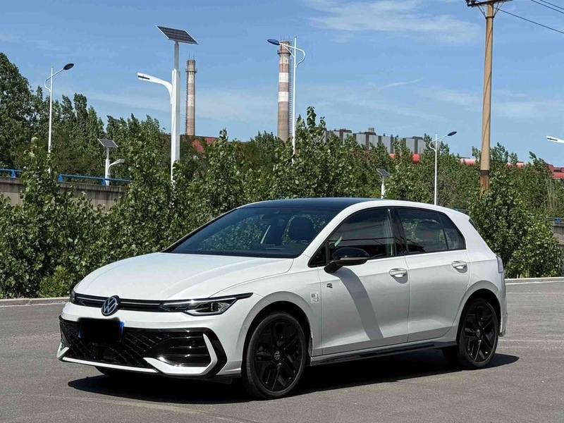 2025 Volkswagen Golf 300TSI R-Line