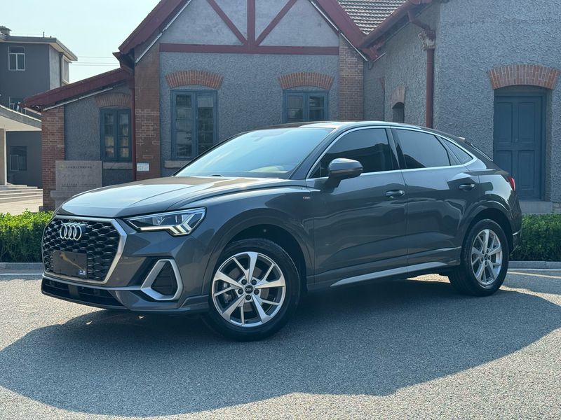 2022 Audi Q3 Sportback 35 TFSI Progressive (Jìnqǔ Xíng)